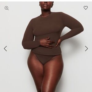 *SOLD* Skims fits everybody long sleeve t-shirt, color cocoa, size M